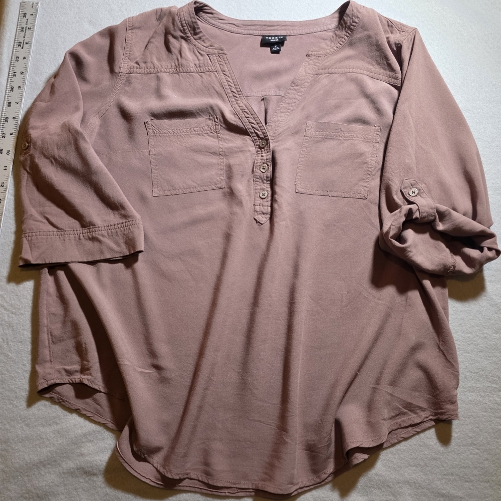 Torrid Harper  Pullover 3/4 Sleeve Blouse Sz 2 Taupe Brown